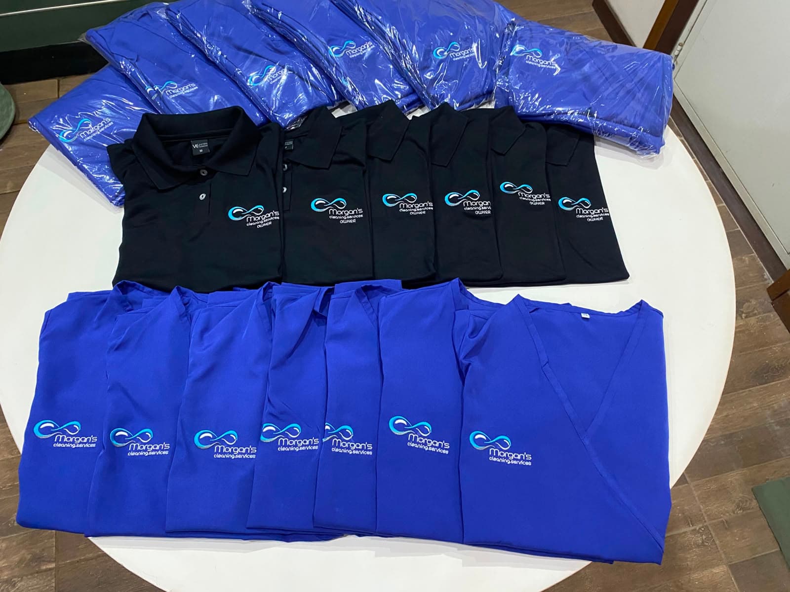 Uniformes personalizados para a Morgan's Cleaning Services